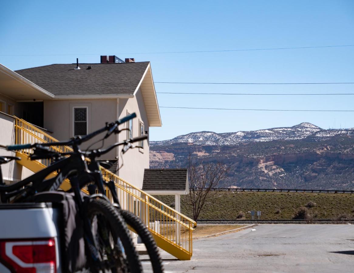 Balanced Rock Inn Fruita Bagian luar foto