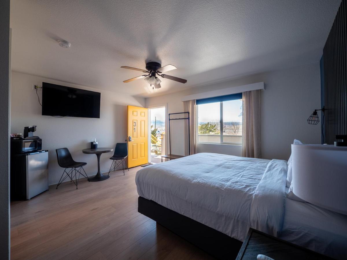 Balanced Rock Inn Fruita Bagian luar foto